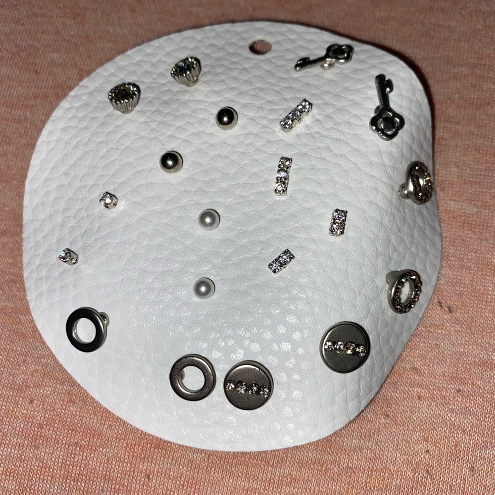 Set of 10 silver earrings